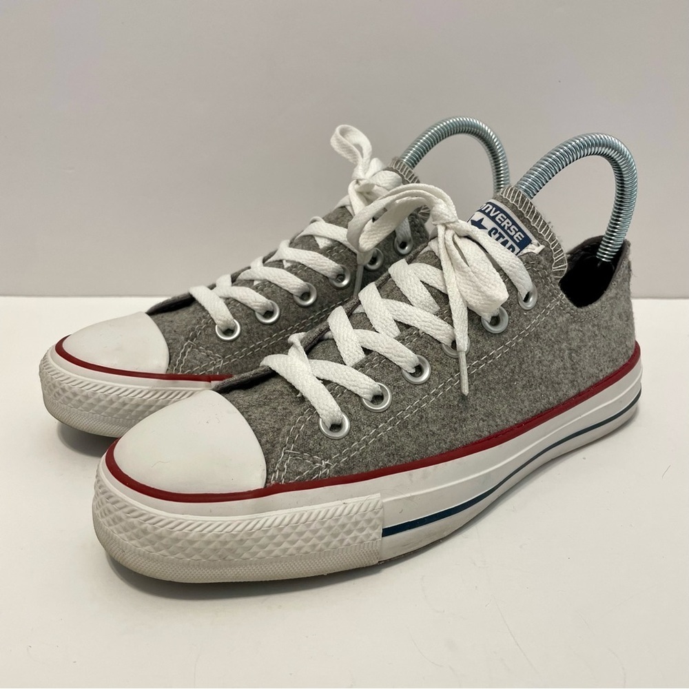 Converse Low Top Sneakers in Gray, White & Red Accent Women’s Size 7 - Picture 2 of 14